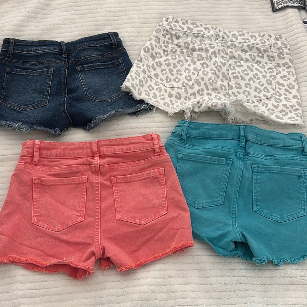 Bundle of girls Tractr denim shorts - Picture 6 of 6